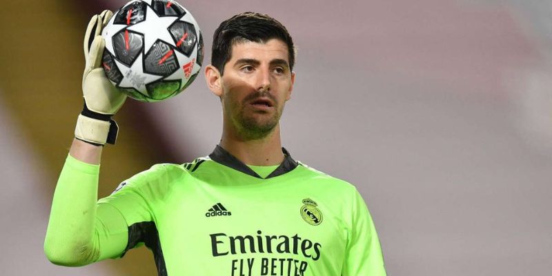 Thibaut Courtois là anh hùng sân cỏ